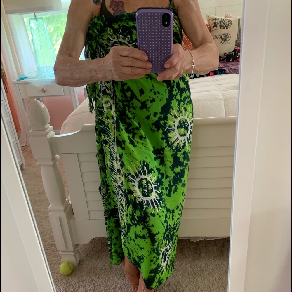 Beach wrap . Beautiful vibrant colors.🎉